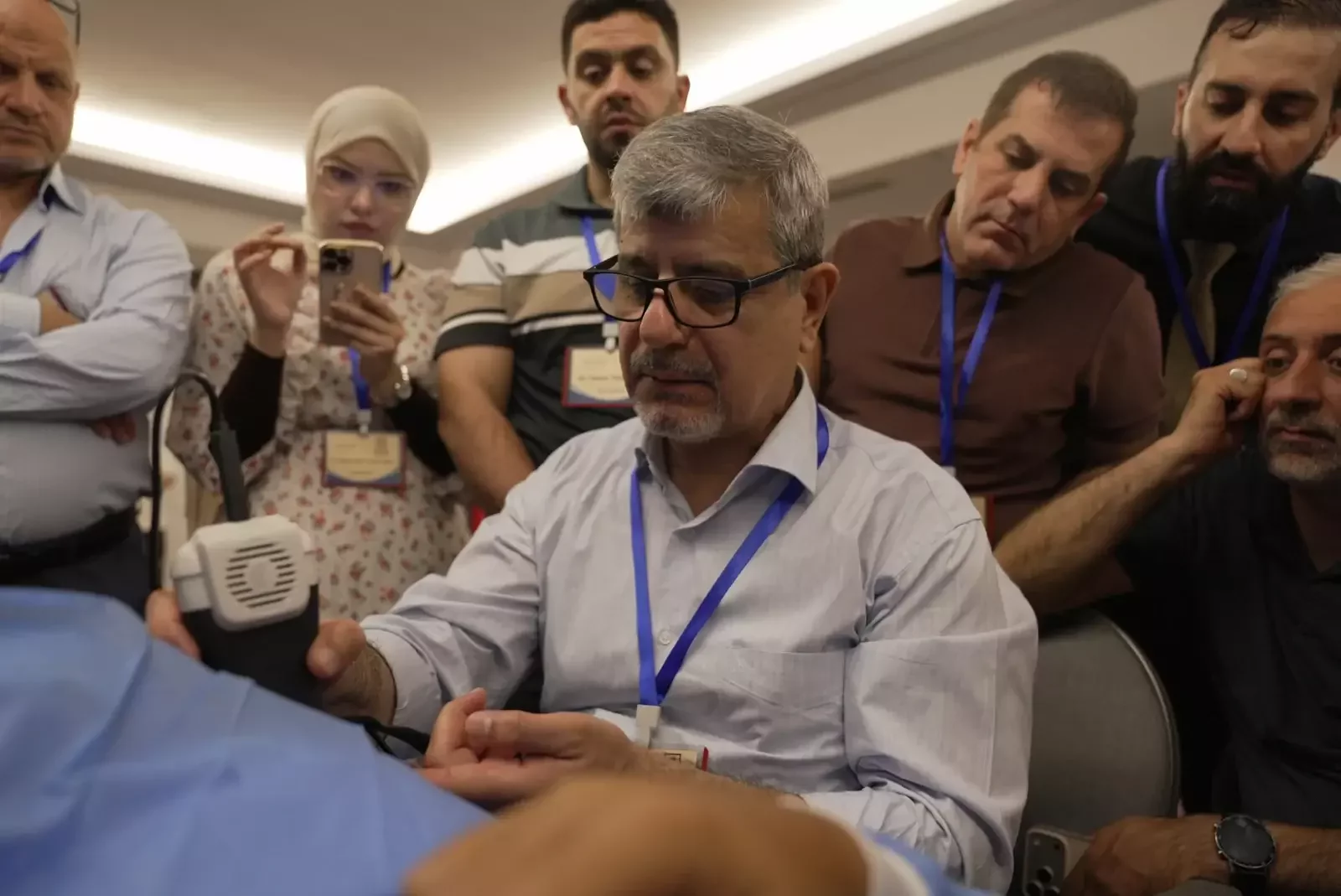 تطبيق عملي للسونار بحضور المشاركين / Practical ultrasound demonstration with workshop participants
